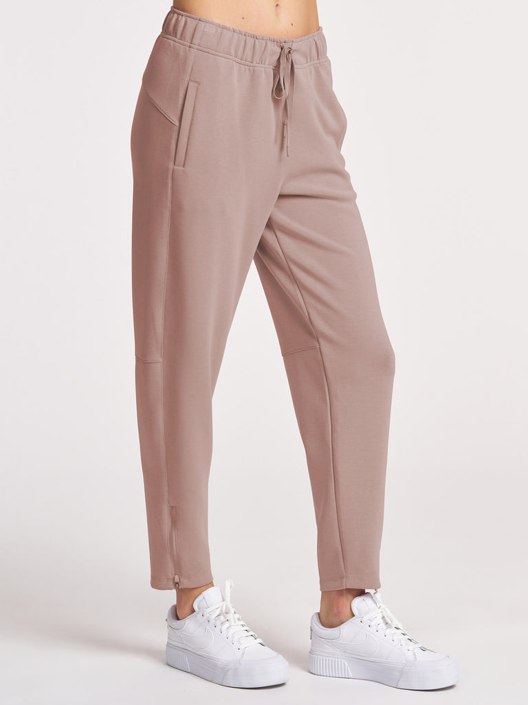 Ultraluxe Barrel Leg Zip Pant in Vintage Taupe